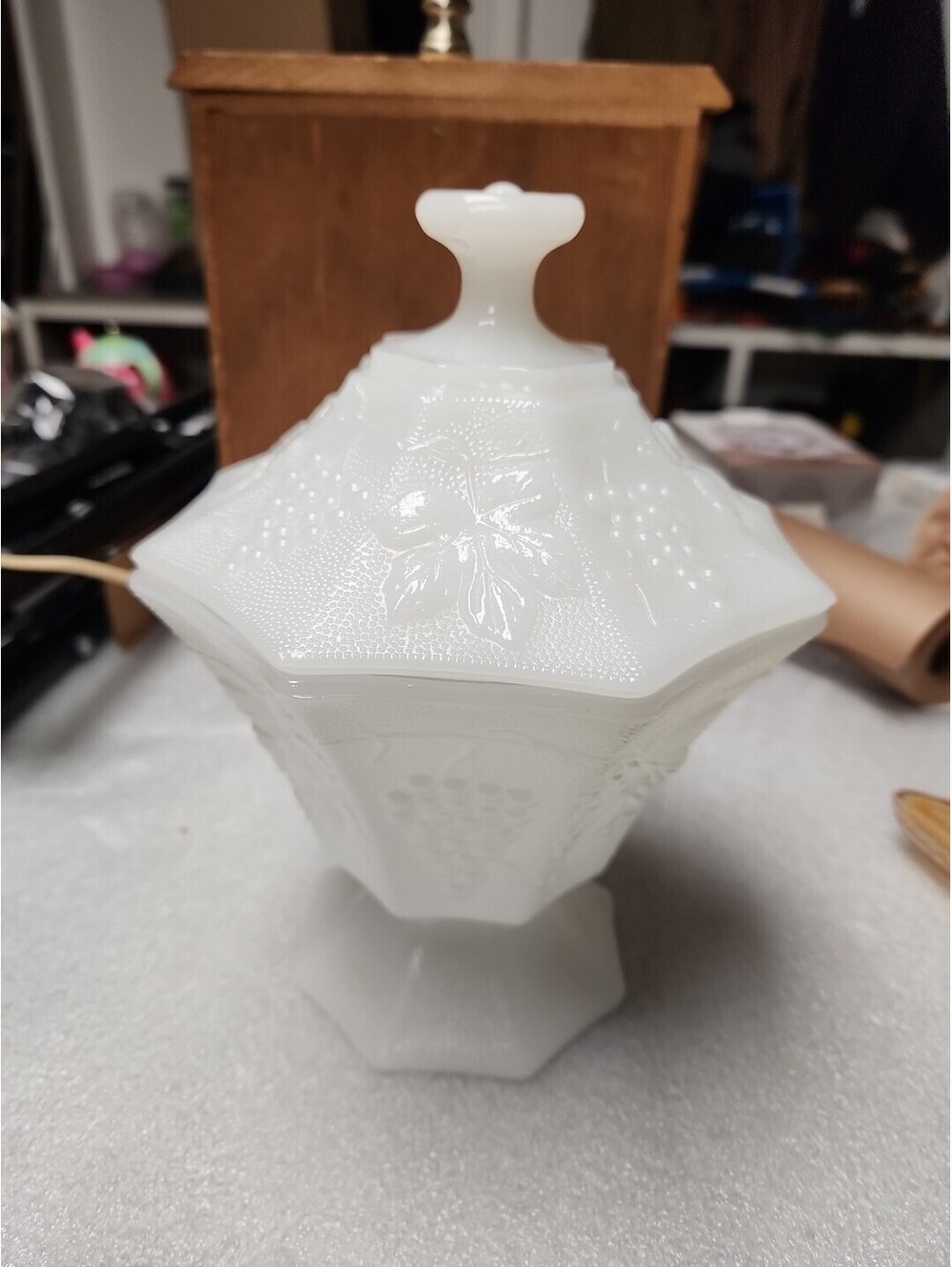 Vtg Anchor Hocking White Milk Glass Covered Candy Dish With Grapes & Leaves